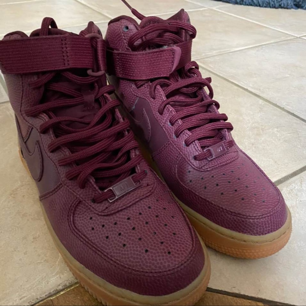 AIR FORCE 1s HIGH TOPS